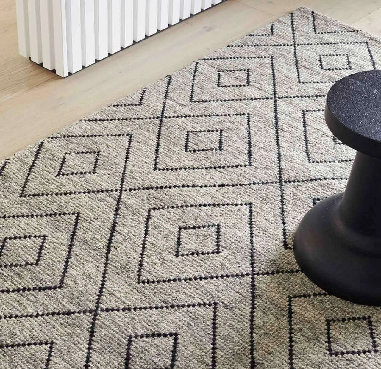 MAKALU FLOOR RUG, BASALT