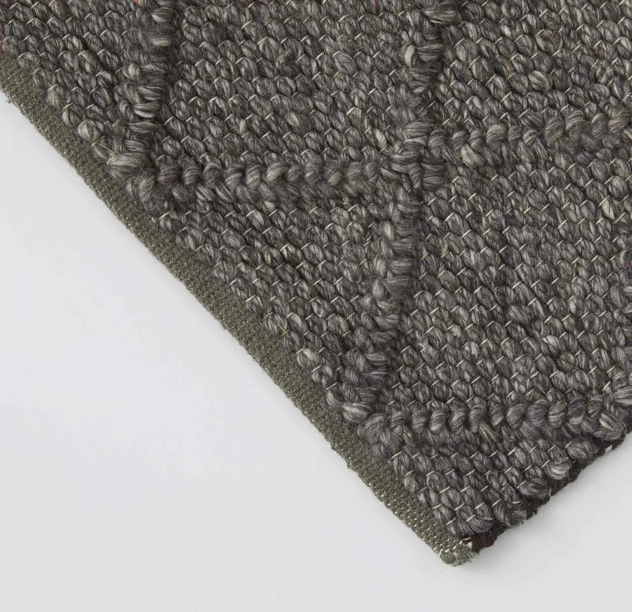 MITRE RUG, BASALT