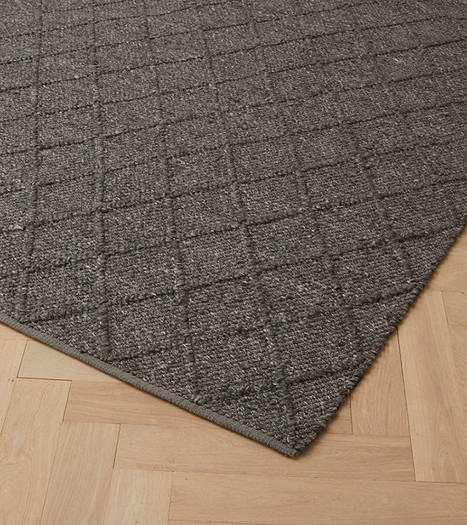 MITRE RUG, BASALT